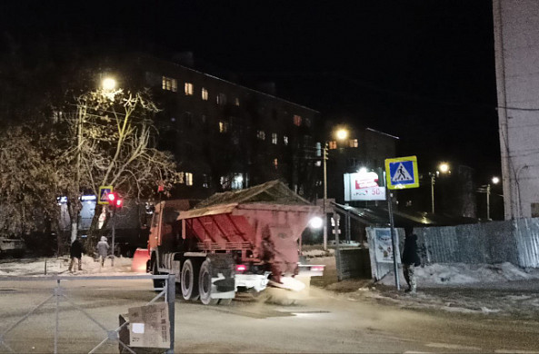 Более 463 тонн противогололедных материалов высыпали на дороги Иванова за сутки